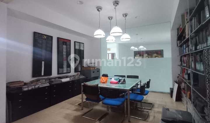 Dijual Rumah 3 Lantai Bagus Murah Cocok Untuk Komersil Di Villa Taman Telaga Citraland Utama Dekat Gwalk Surabaya Barat 2