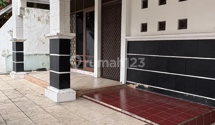 Cheap 1.5-Story Minimalist House Ready to Occupied Near Gwalk in International Village Citraland Utama West Surabaya 2