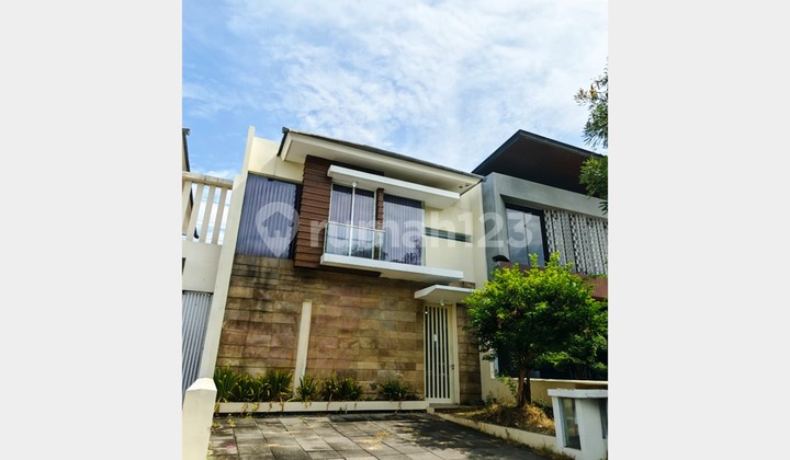 Dijual Rumah 2 Lantai Design Ala Villa Bagus Murah Semi Furnished HGB Di Royal Residence Surabaya Cluster Harewood Royal Residence Wiyung Surabaya Barat Dekat Citraland Wisata Bukit Mas