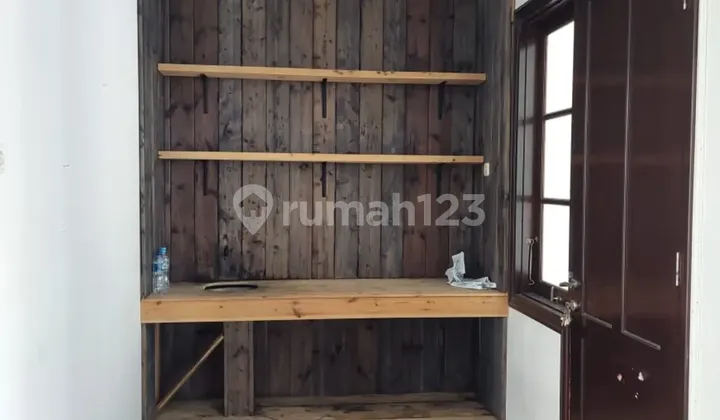 Affordable 1-Story Minimalist Semi-Furnished Ready-to-Occupy House Near Gwalk in South Emerald Citraland Utama, West Surabaya 2