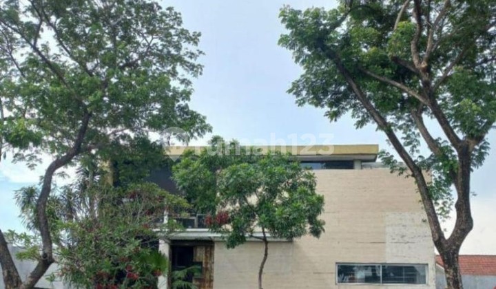 For Sale: 3-Story Nice and Cheap House, Suitable for Commercial Use in Villa Taman Telaga Citraland Utama, Near Gwalk, West Surabaya.