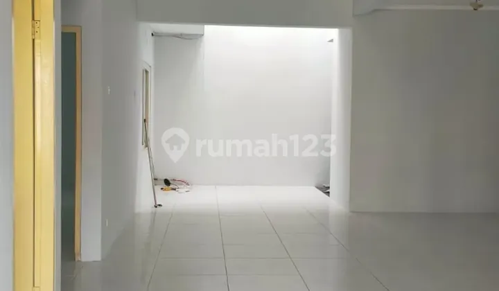 Cheap 1 Story Minimalist Semi Furnished Ready to Live House Near Gwalk in International Village Citraland Utama West Surabaya 2