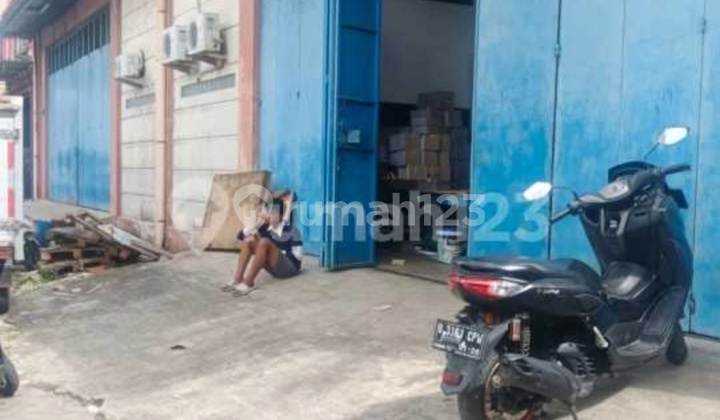 Sell Fast and Cheap Warehouse with Office and Several Kiosks in Cibodas Business Center, Tangerang City.