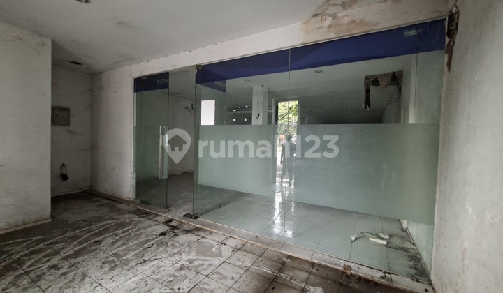 Strategic Shop House Suitable for Cafe, Shop, and Office in Kendal Strategic Shop House Suitable for Cafe, Shop, and Office in Kendal