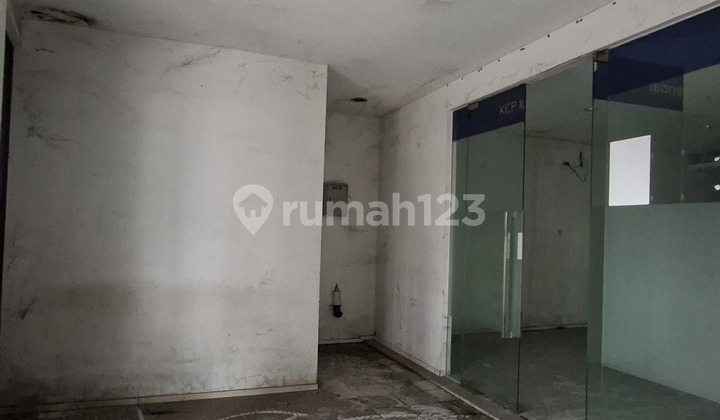 Strategic Shop House Suitable for Cafe, Shop, and Office in Kendal 2