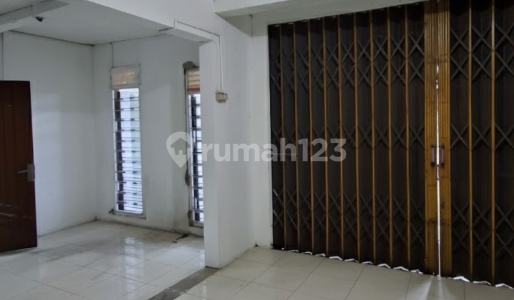 For Rent: Strategic Location Shop House on Kaliwungu Street, Suitable 1