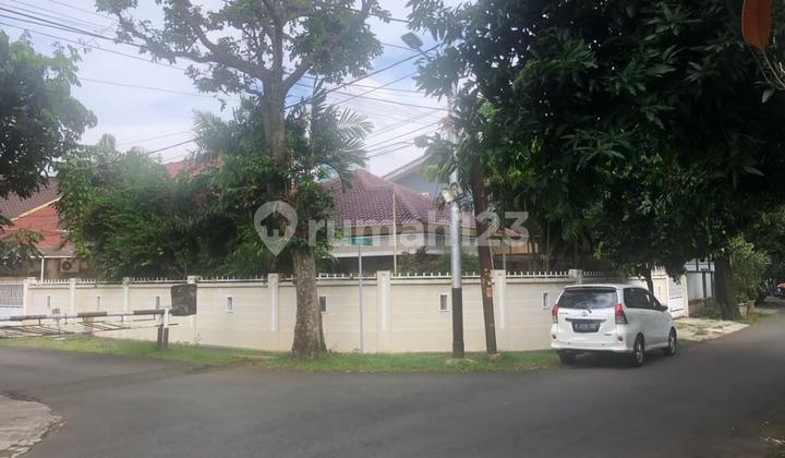 Rumah Klasik 1 Lantai Di Pinggi Jalan Gandaria Rumah Klasik 1 Lantai Di Pinggi Jalan Gandaria