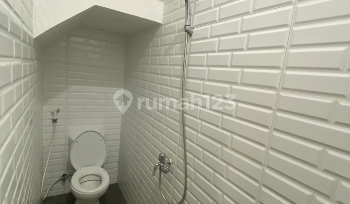 Rumah 2 Lantai Area Town House Di Cirendeu 2