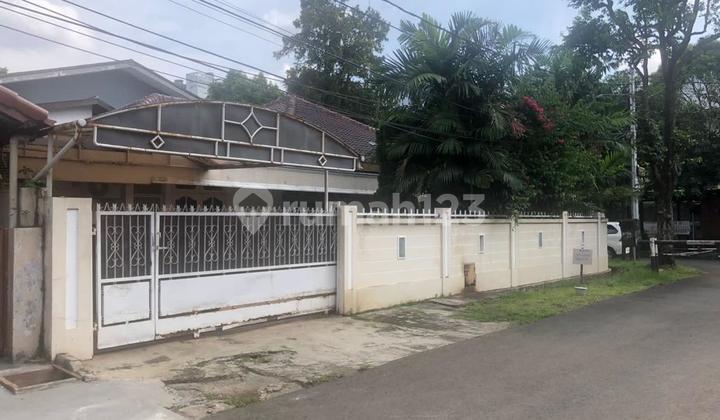1-Story Classic House on the Side of Gandaria Road 2
