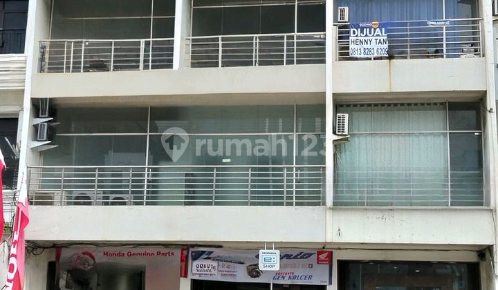 Near Access to Office Center. Mall. Faculty.