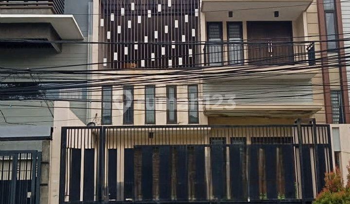 Jual Rumah Jakarta Barat. Rumahnya Bagus. Tinggi Dari Jalan.dekat Kemana-mana. 2
