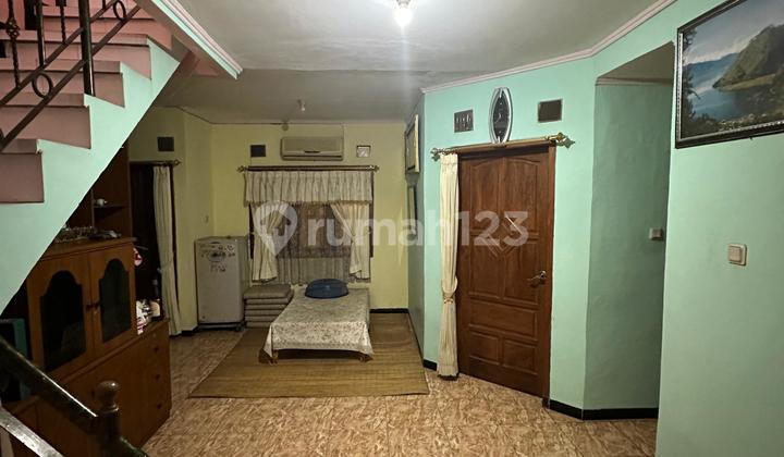 Rumah Hook 2 Lantai Siap Huni di Kebraon Karangpilang 2