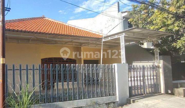 Clean and Well-Maintained Move-In Ready House in Jemursari 1