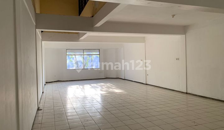 3-Story Shop House Ready to Use Super Strategic in Wadungasri 2