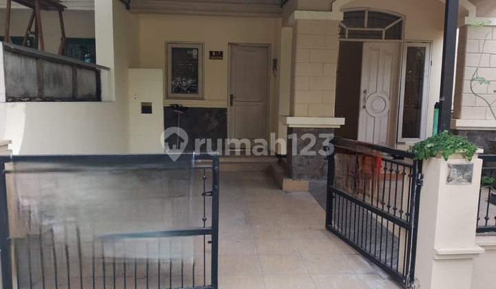 Rumah 2 Lantai Siap Huni Strategis di Ketintang