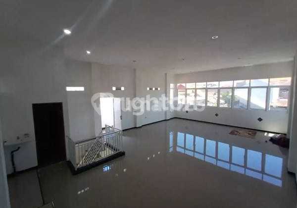 Super Strategic 2-Story Shop House in Wonokromo 2