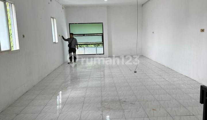 Ready-to-Occupy 2-Story Commercial Ruko in a Strategic Location at Jambangan 2