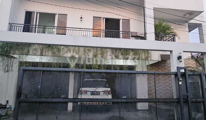 Dijual Rumah Baru 3 Lantai Bergaya Modern Tropis - Posisi Hook Berada di Dalam Komplek (Jatibening) Dijual Rumah Baru 3 Lantai Bergaya Modern Tropis - Posisi Hook Berada di Dalam Komplek (Jatibening)