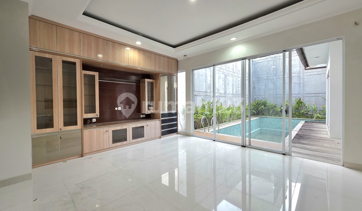 Rumah Cantik Dengan Private Pool Di Withsand Greenwich Park Bss 2