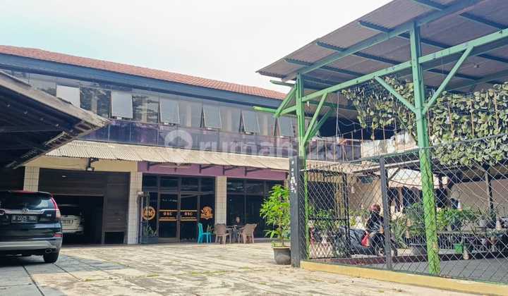 Dijual tanah dan bangunan di Jln Otista Cawang Jakarta Timur.