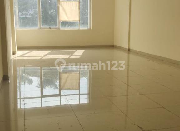 For Quick Sale: 3-Story Shophouse, 2 Units Side by Side in Taman Surya 5 (Near Pasar Laris), Kalideres, West Jakarta 2