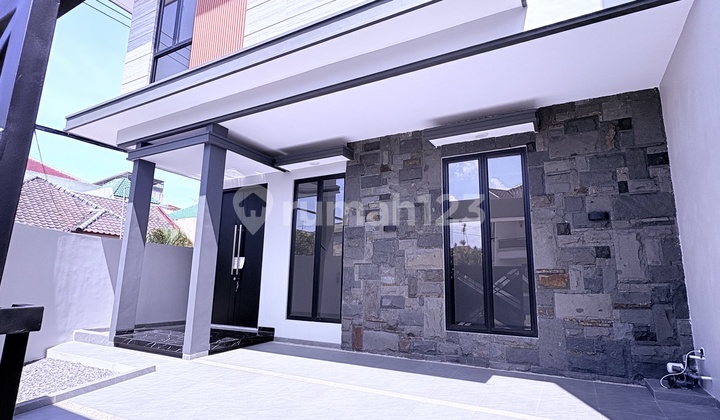 Rumah, SHM, di Sutorejo,