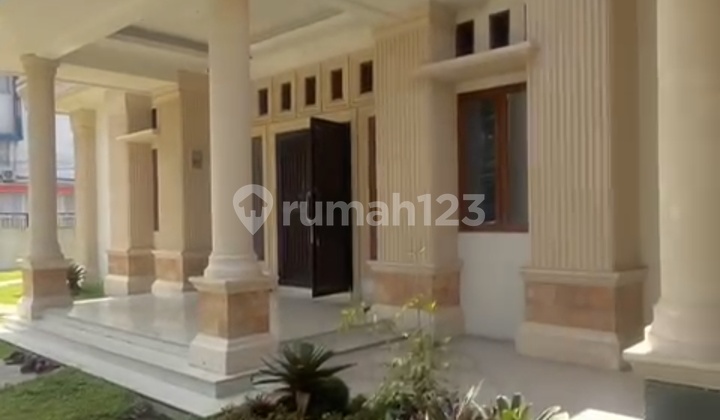 Exclusive Hook House Strategic Location 2