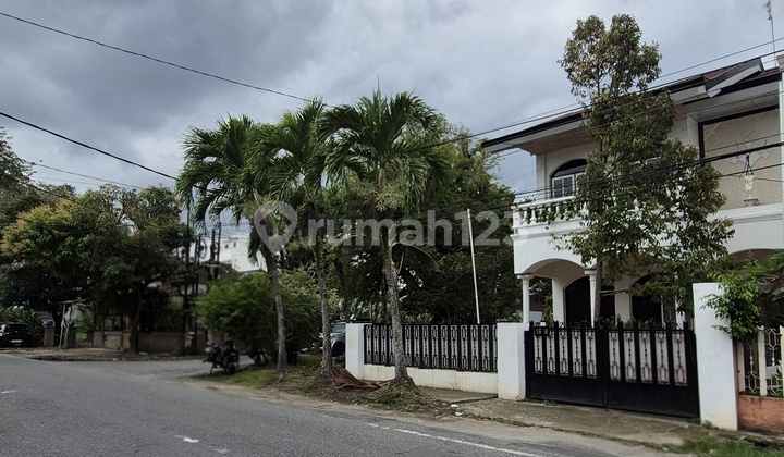 Beautiful House, Hook Position, Ready to Occupied, Center of Medan City 2