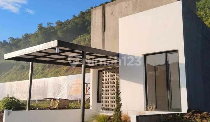 Luxury House in Cimahi with a Strategic Location Luxury House in Cimahi with a Strategic Location