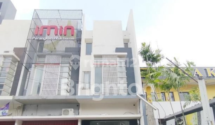 For Rent: Strategic Jemur Sari Main Street Shop House. Near Southern Hotel.
