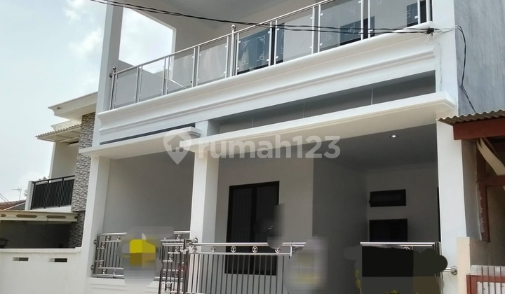 Di Jual Rumah 2 lantai di Harapan Indah Bekasi 