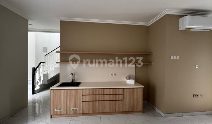 Disewa cepat Rumah di Sumarecon Crown Jasmia 2