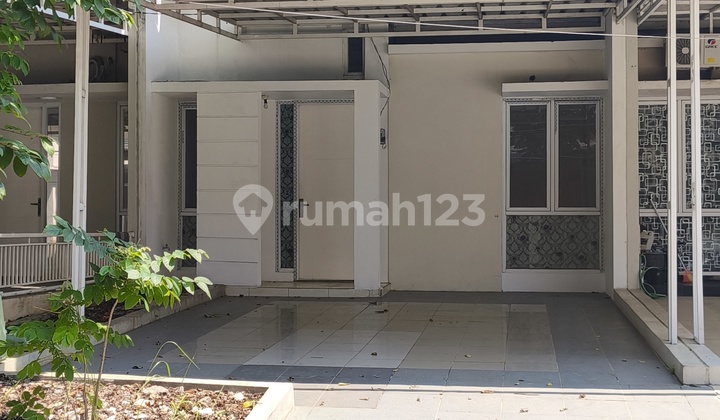 Strategic Comfortable Well-Maintained House in Mutiara Gading City Cluster