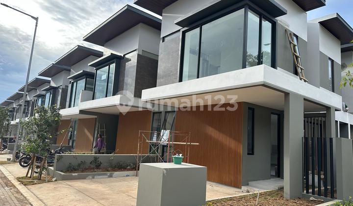 Ready-to-Live Shila House at Sawangan Independent Area Ready-to-Live Shila House at Sawangan Independent Area