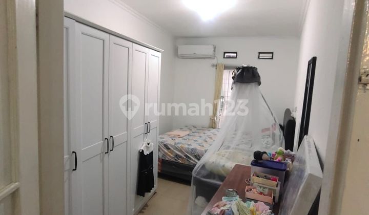 For Sale, Ready-to-Occupy House Inside Complex Next to Podomoro 2