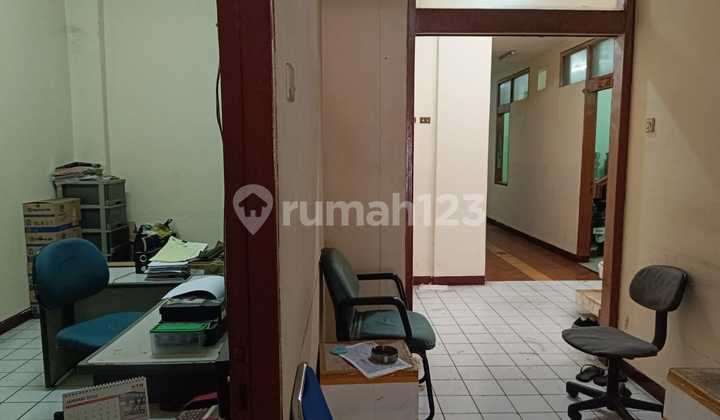 2.5-Story Ruko in Central City, Strategic and Busy Location, Ready to Use on Mainroad Pungkur, Bandung 2