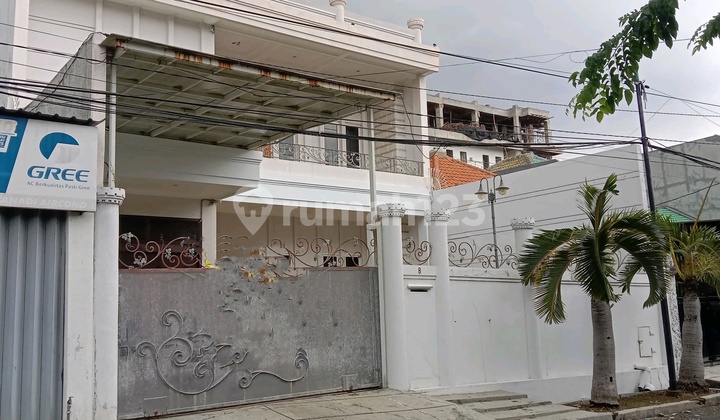 Grand 6-Bedroom House in East Strategic Manyar Surabaya Grand 6-Bedroom House in East Strategic Manyar Surabaya