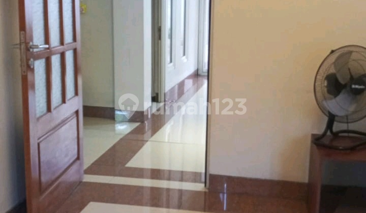 Grand 6-Bedroom House in East Strategic Manyar Surabaya 2