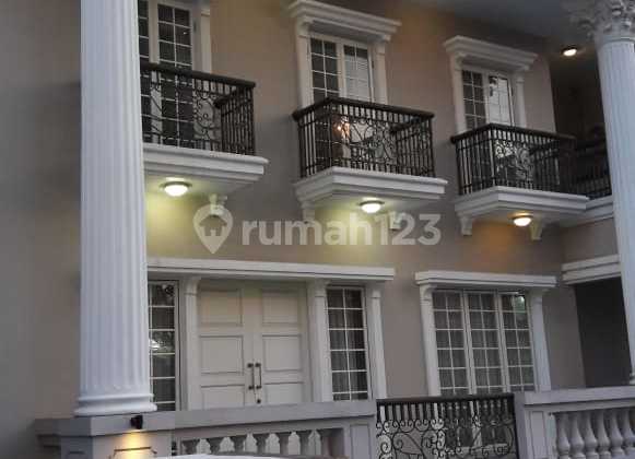 Jual Apartemen Mewah, Pakuwon Indah Dekat Citraland, Graha Family