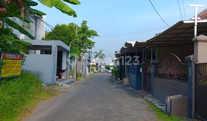 klampis semolo tengah II no. 11