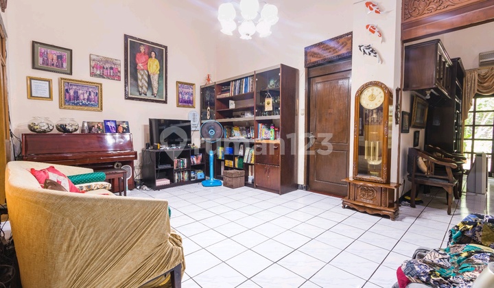 House for Sale Suitable for Boarding, near UBAYA and Petra University 2