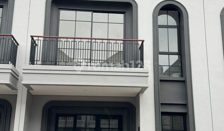 Disewakan Rumah Mansion Nine American Classic