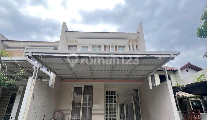 House for sale in West Surabaya, selling Citraland Utama house.