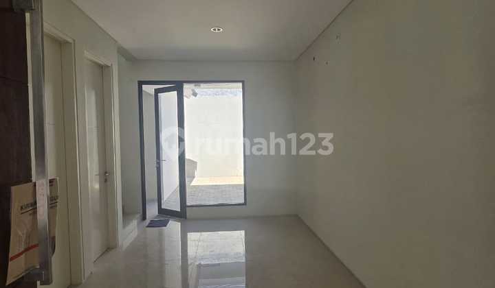 Disewakan Rumah Northwest Lake Siap Huni  2