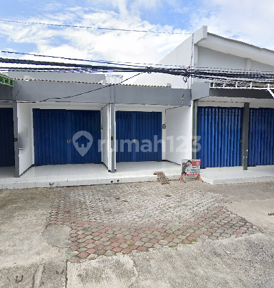 Shop house in the bustling Manukan Krajan area. 2