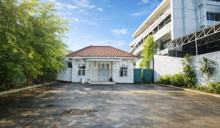 Jalan Raya Arjuna Surabaya Pusat House for Offices, Business, etc. Jalan Raya Arjuna Surabaya Pusat House for Offices, Business, etc.