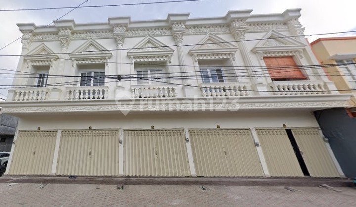 Simorejo Central Surabaya Shophouse: Strategic & Ready to Use!