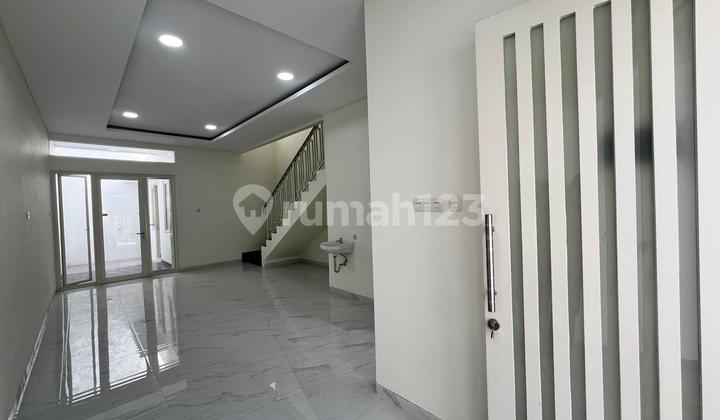Rumah Baru Modern Minimalis 2 lantai Jemursari 2