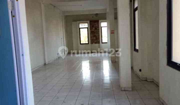 For Rent 3-Story Shophouse in Ngagel Bung Tomo Area 2