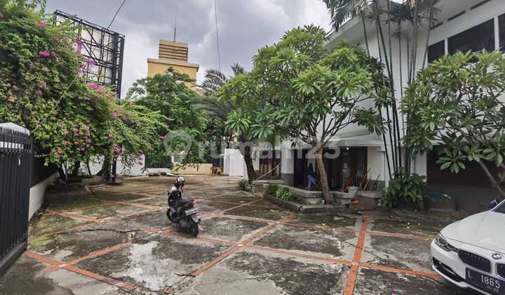 For Rent Commercial House on Diponegoro Main Road, Central Surabaya 2